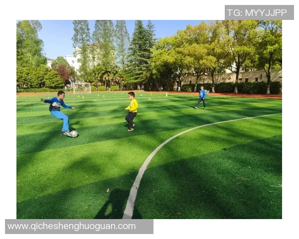 足球明星与孩子们的幸福生活揭秘:他们如何平衡事业与家庭 足球明星与孩子们的幸福生活揭秘:他们如何平衡事业与家庭